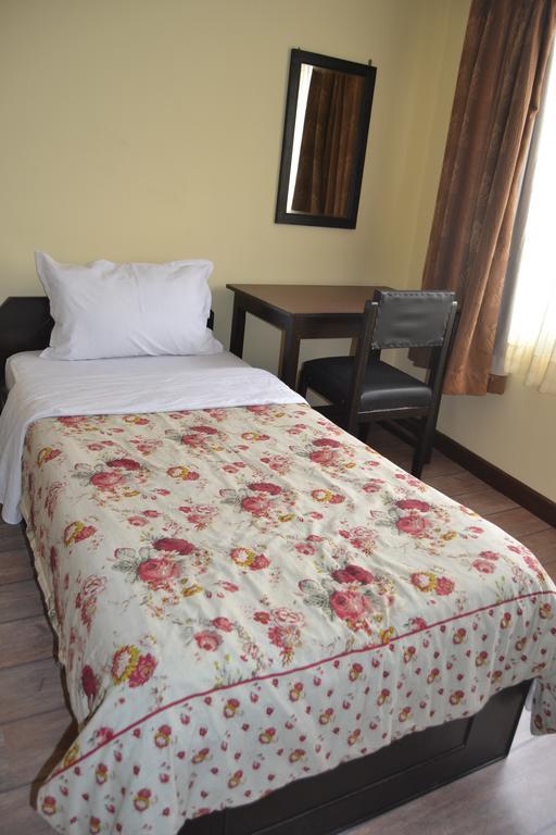 Bag Packer'S Lodge Kathmandu Esterno foto